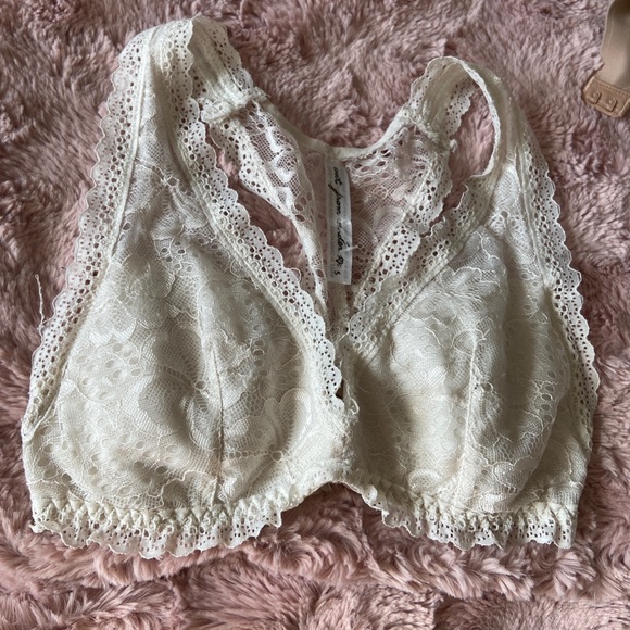 A white lace bralette - Picture 1 of 2